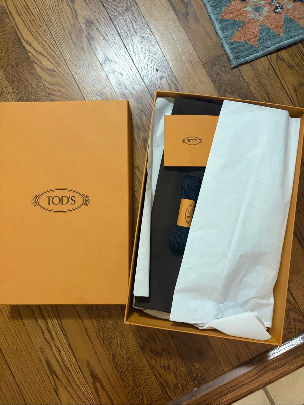 Tod's Black Leather Sneakers with Cream Sole Allacciata Cassetta Brand NEW NWT